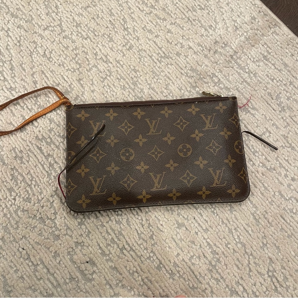 Authentic Louis Vuitton Monogram Neverfull Mm pouch